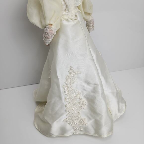 Royalton Collection 1998 Porcelain Bride Doll "Elizabeth" Red Hair 18" w/ Stand - Picture 8 of 13
